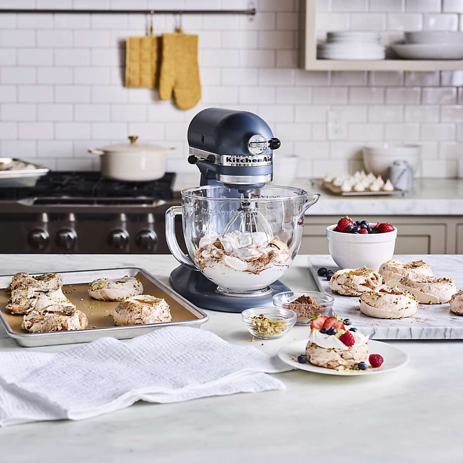 Batteur sur socle à tête inclinable bleu acier KitchenAid® Artisan® Series de 5 pintes