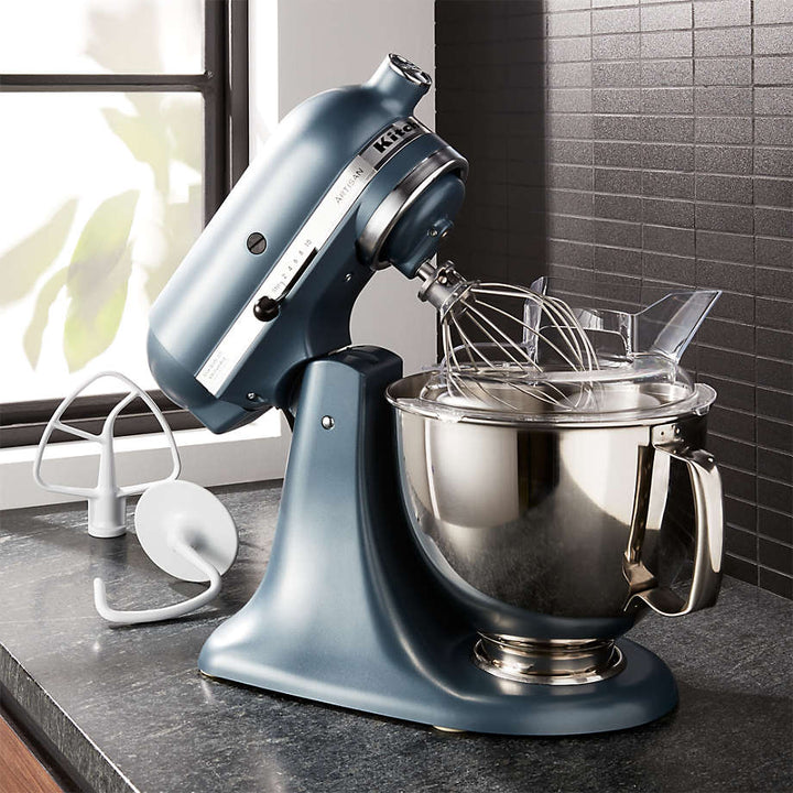 Batteur sur socle à tête inclinable bleu acier KitchenAid® Artisan® Series de 5 pintes